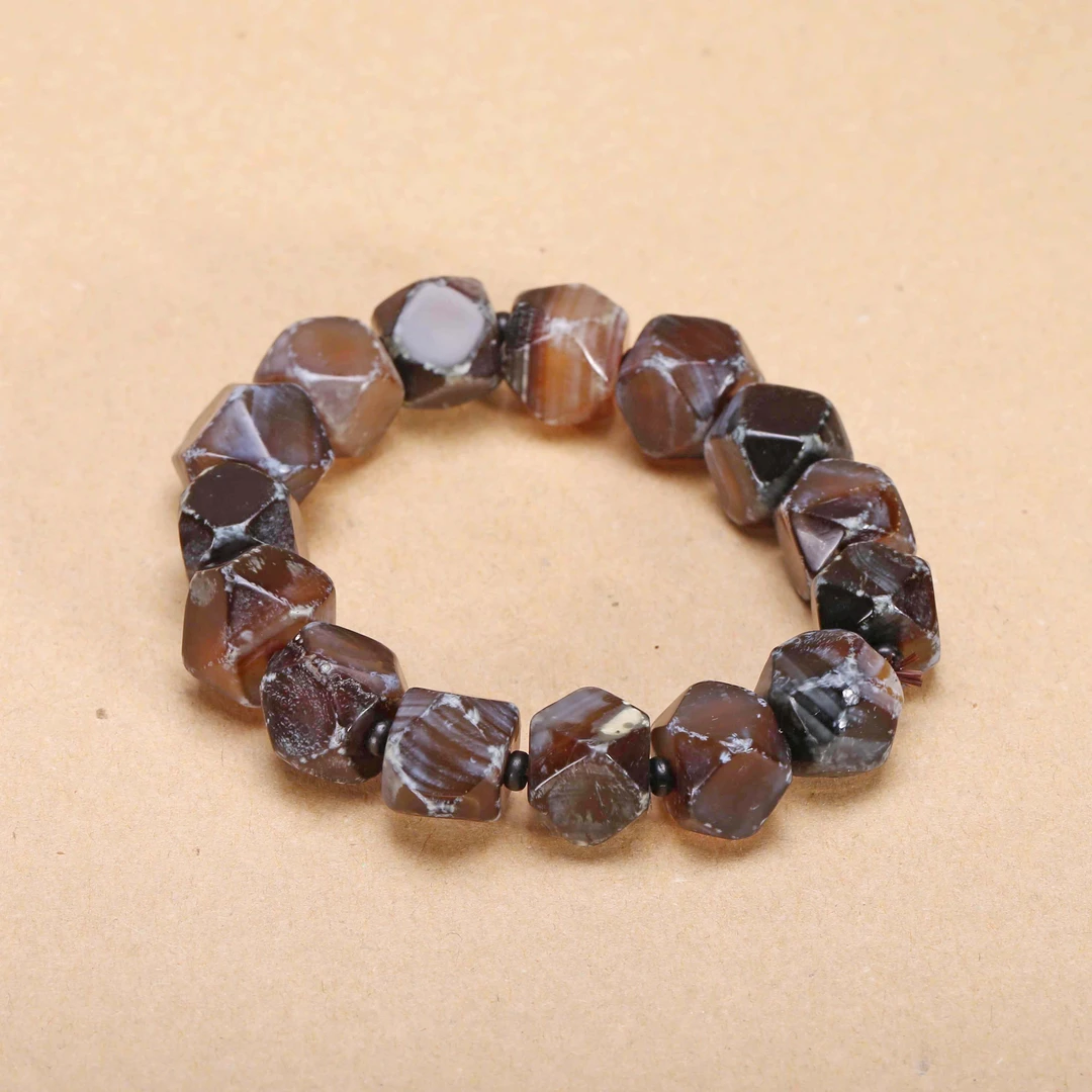 【济文阁】JFYG20102925清代 多棱玛瑙手串