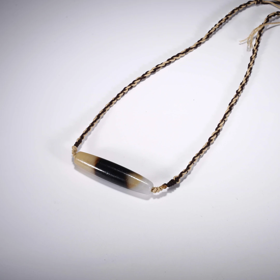 清代 【济文阁】JZYM20802435清代 黑白缠丝玛瑙珠