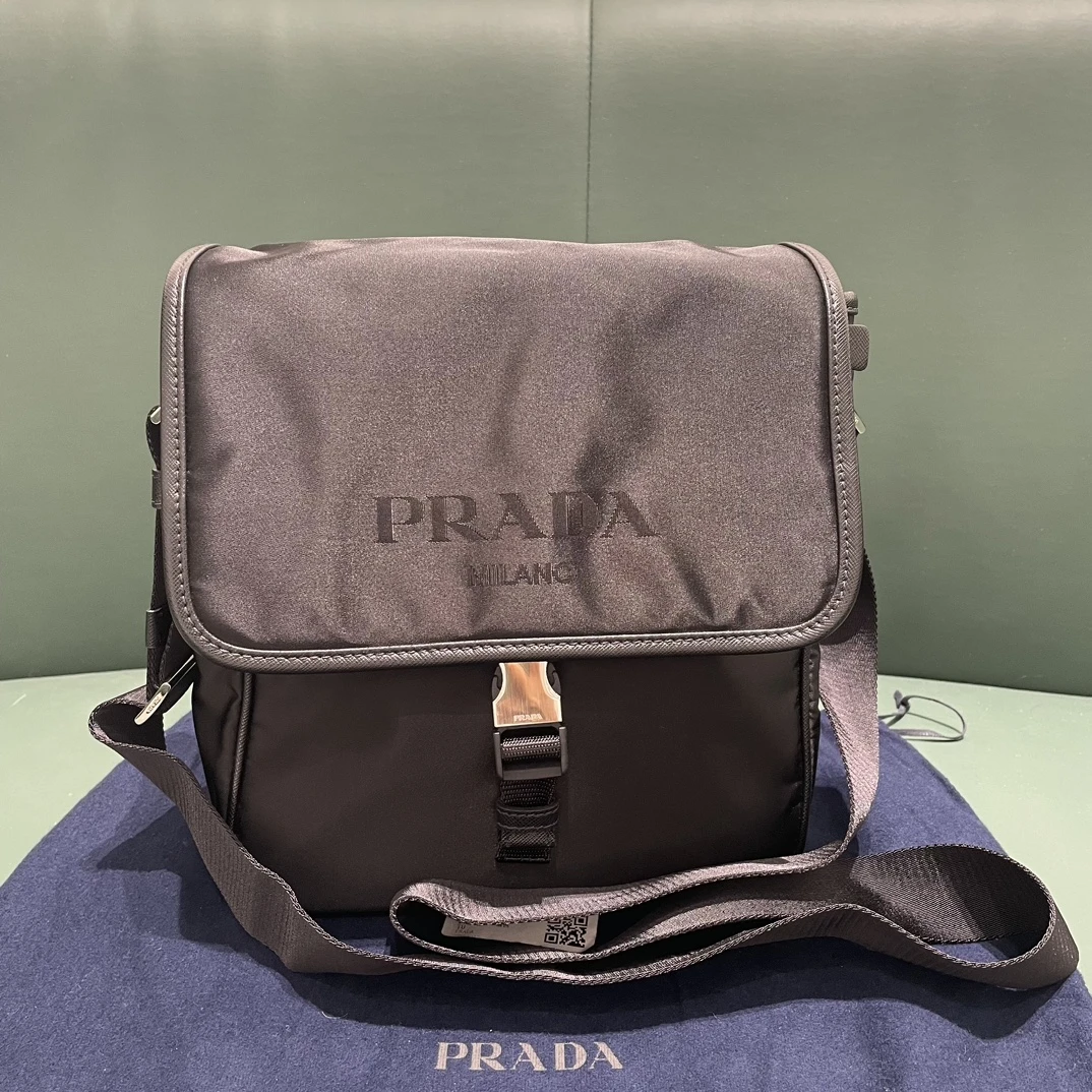 全新未使用 Prada/普拉达 宝利汇黑色单肩斜挎包