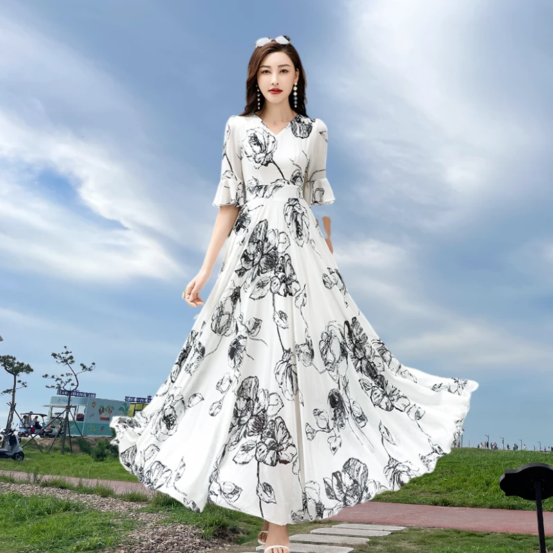 白色印花连衣裙女夏2025新款修身显瘦度假大夏季上新时尚收腰过膝