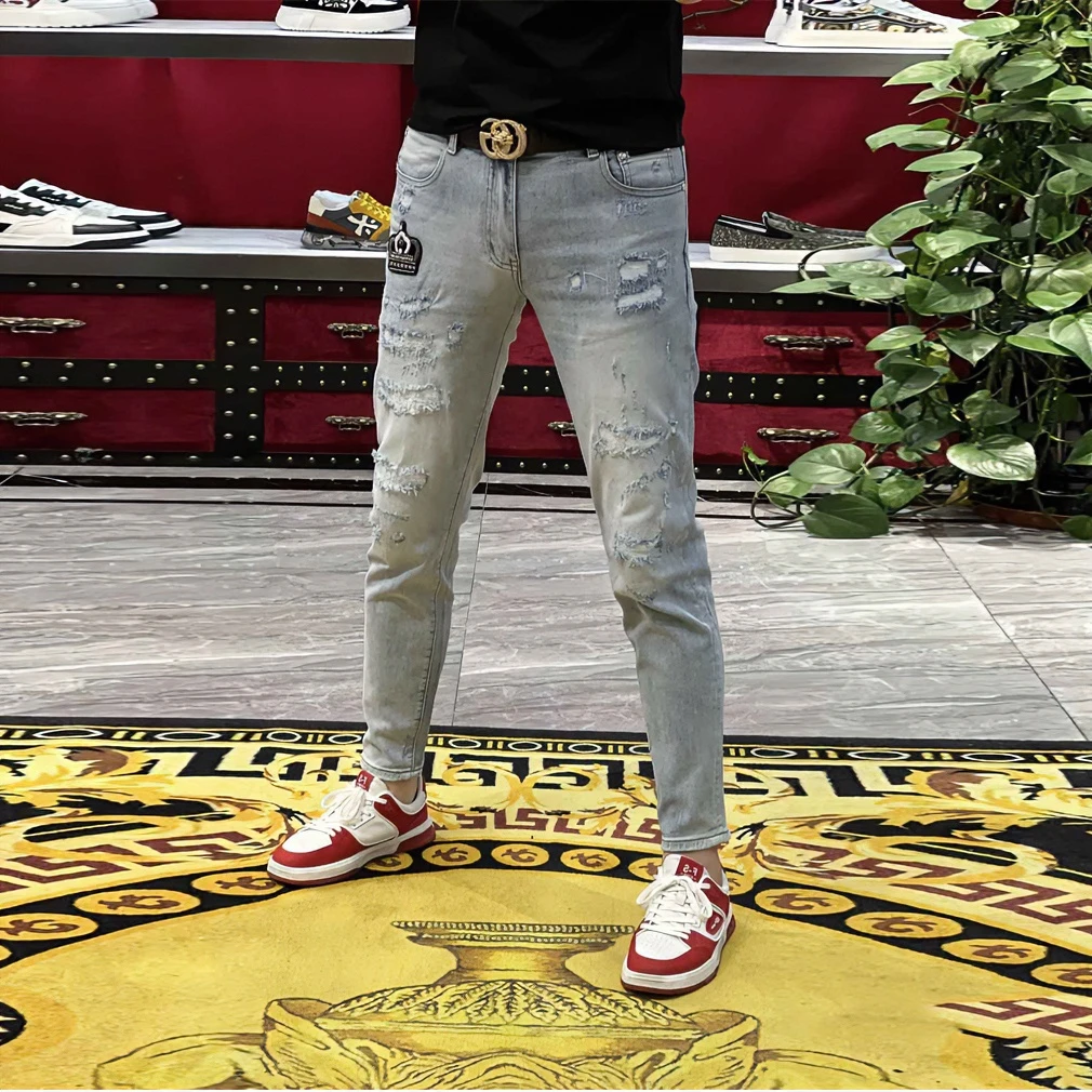 破洞猫须水洗牛仔裤男2025夏季新款男士修身个性贴标刺绣小脚裤潮