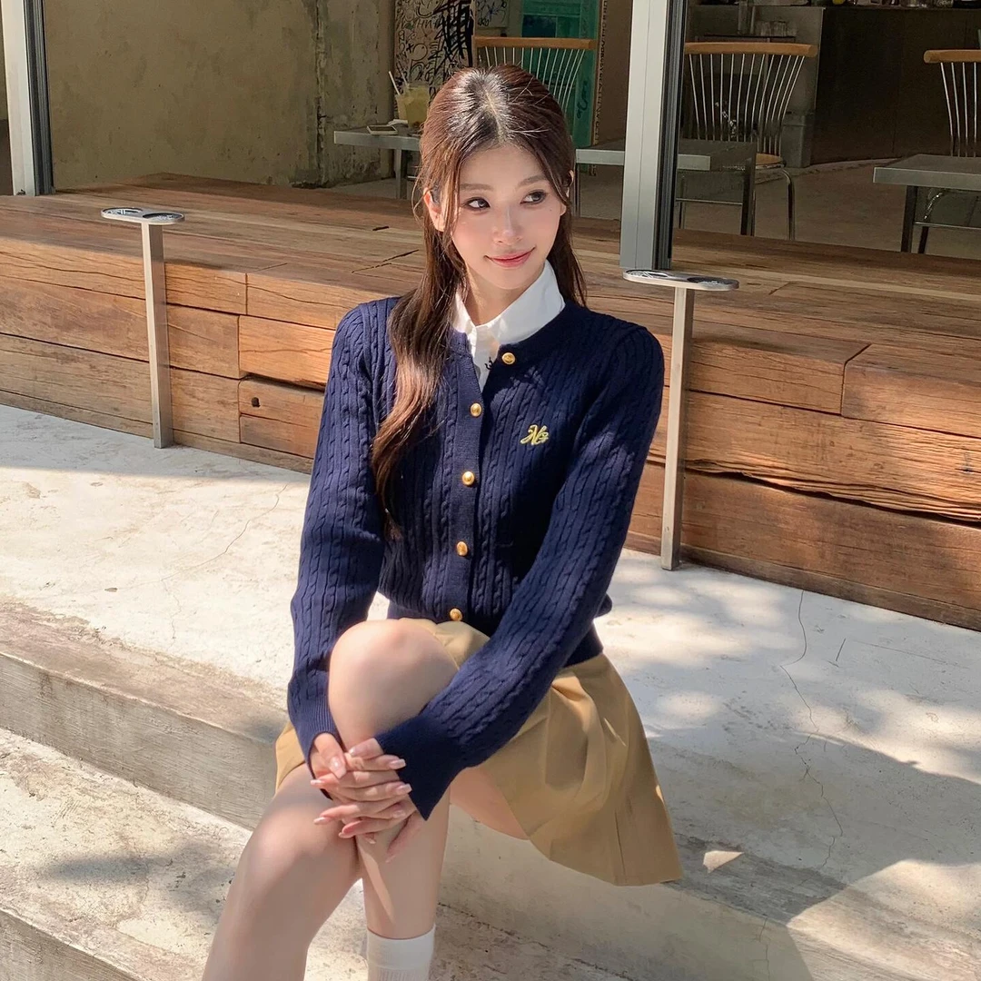 美式复古学院风百搭圆领毛衣外套针织开衫上衣女衬衫百褶裙三件