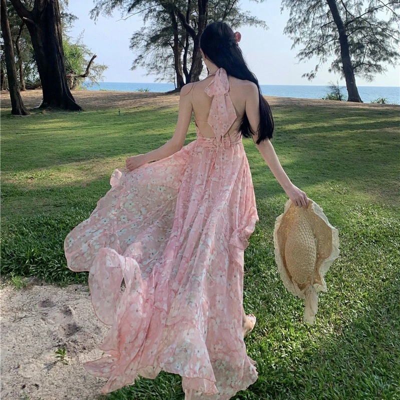 拍照出片海边度假粉色碎花裙不规则荷叶边挂脖吊带性感露背连衣裙