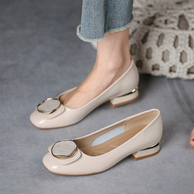 34~40码跟高2.5厘米2025春秋新款百搭软底粗跟平底浅口圆头凉鞋女
