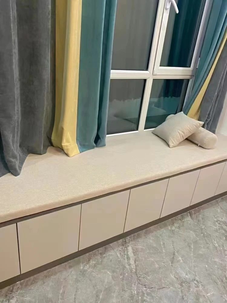 现代风格家居布艺套装包含窗帘沙发和靠垫