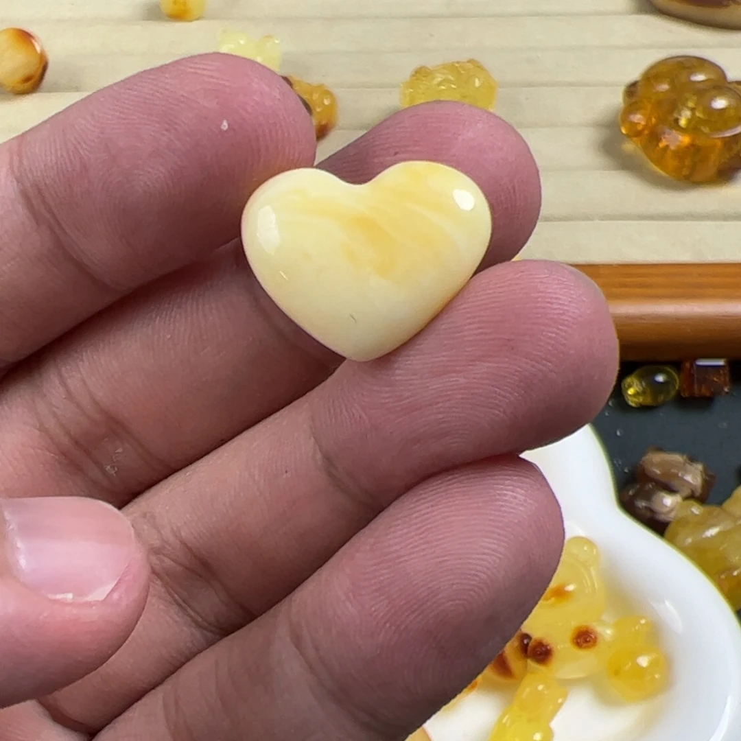 琥珀珠宝奇石未镶嵌