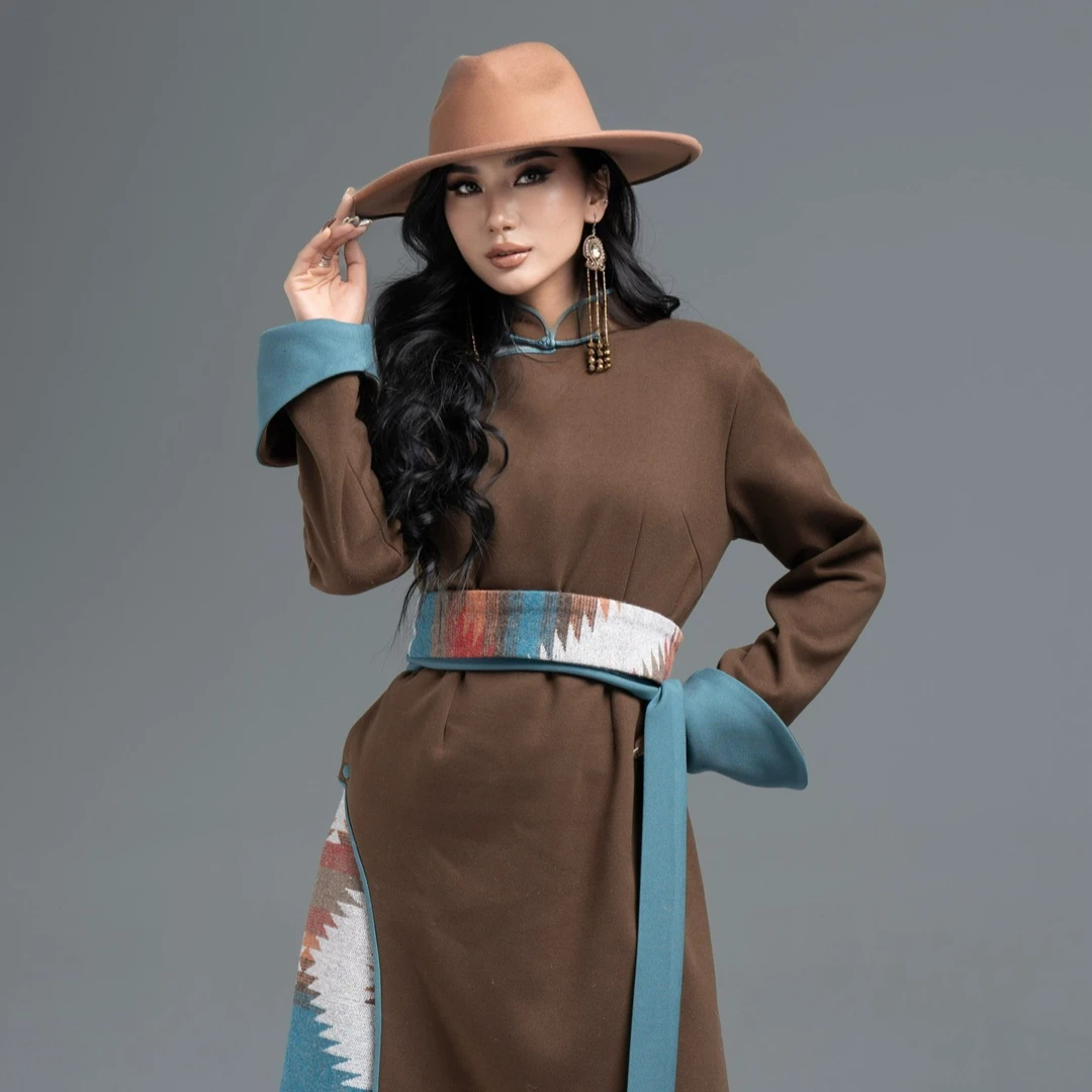 【黛尔玛精品服饰】设计师冬季新款女士拼接印花长款袍子D9903