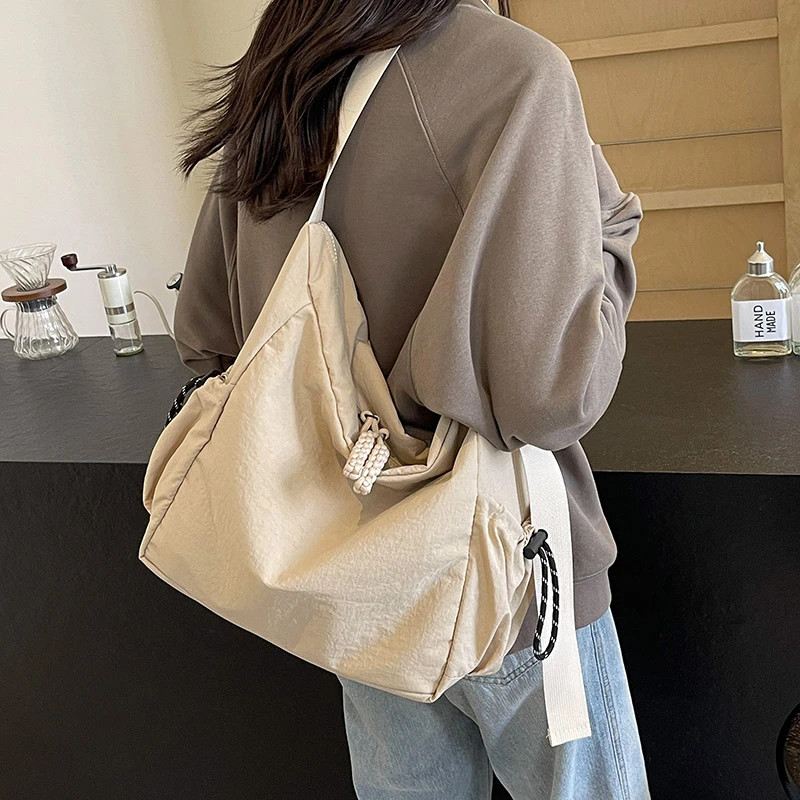 夏季款大容量通勤高级感大包包女2025新款休闲斜挎单肩包邮差包女