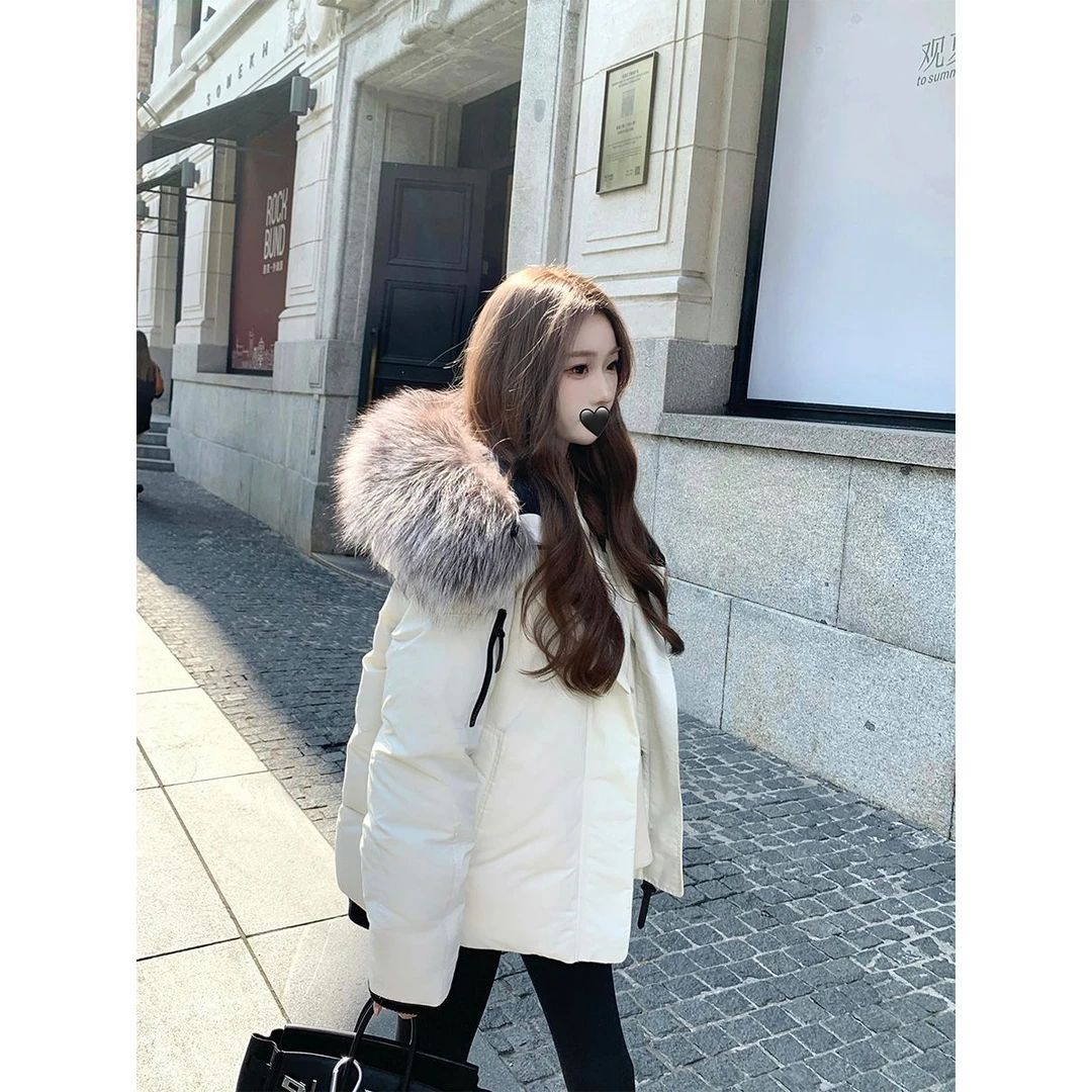 林子熙重磅来袭!重工大银狐毛领白色夹克羽绒服女