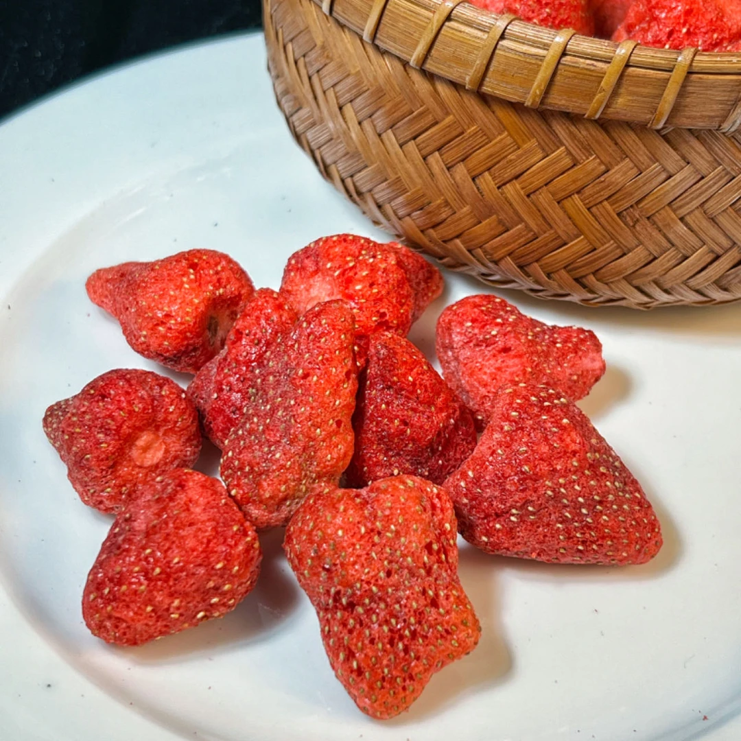 精选冻干 丹东冻干草莓颗颗精选饱满即食零食