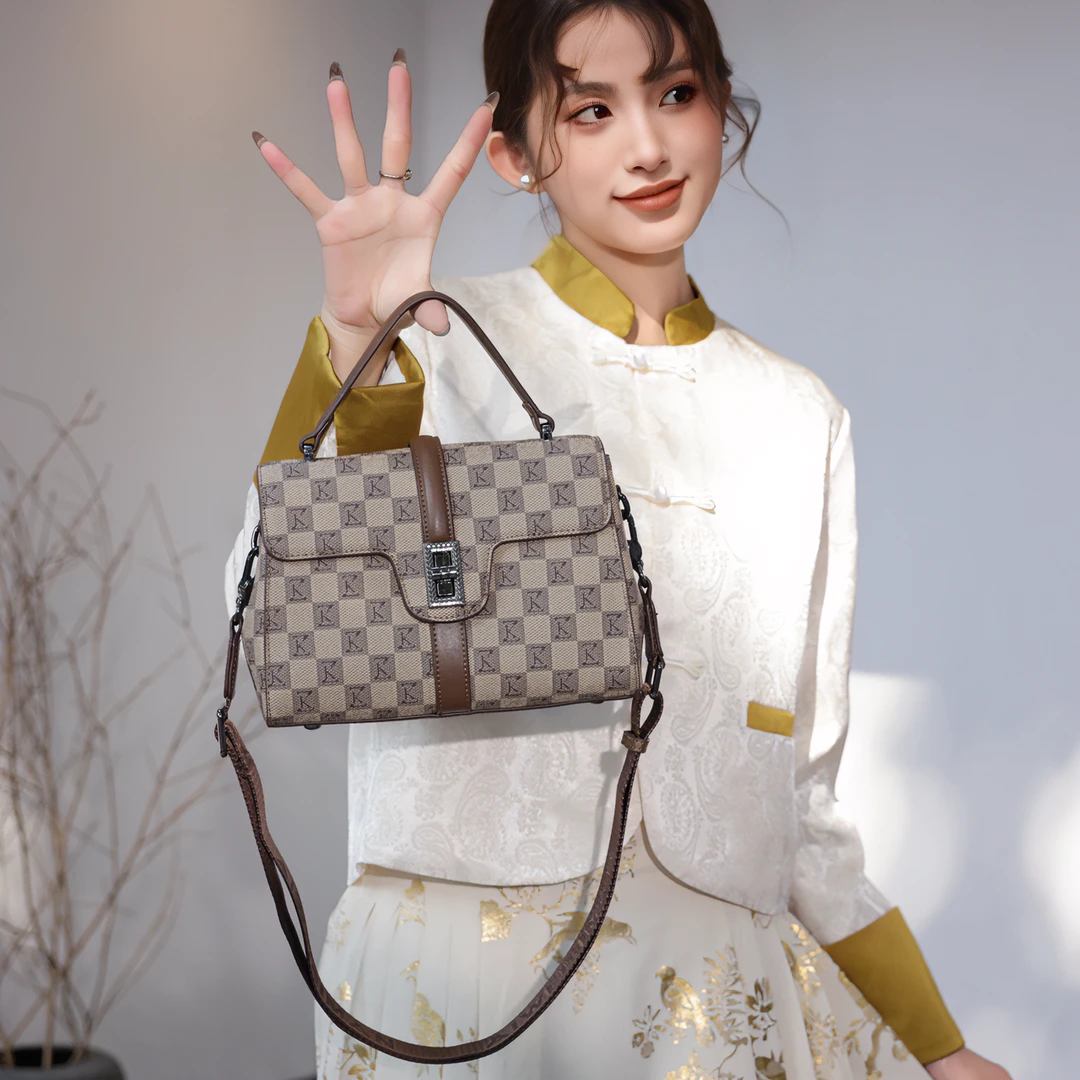 【艾薇思曼】2025新款枕头包休闲棋盘格时尚单肩多隔层手提包2261