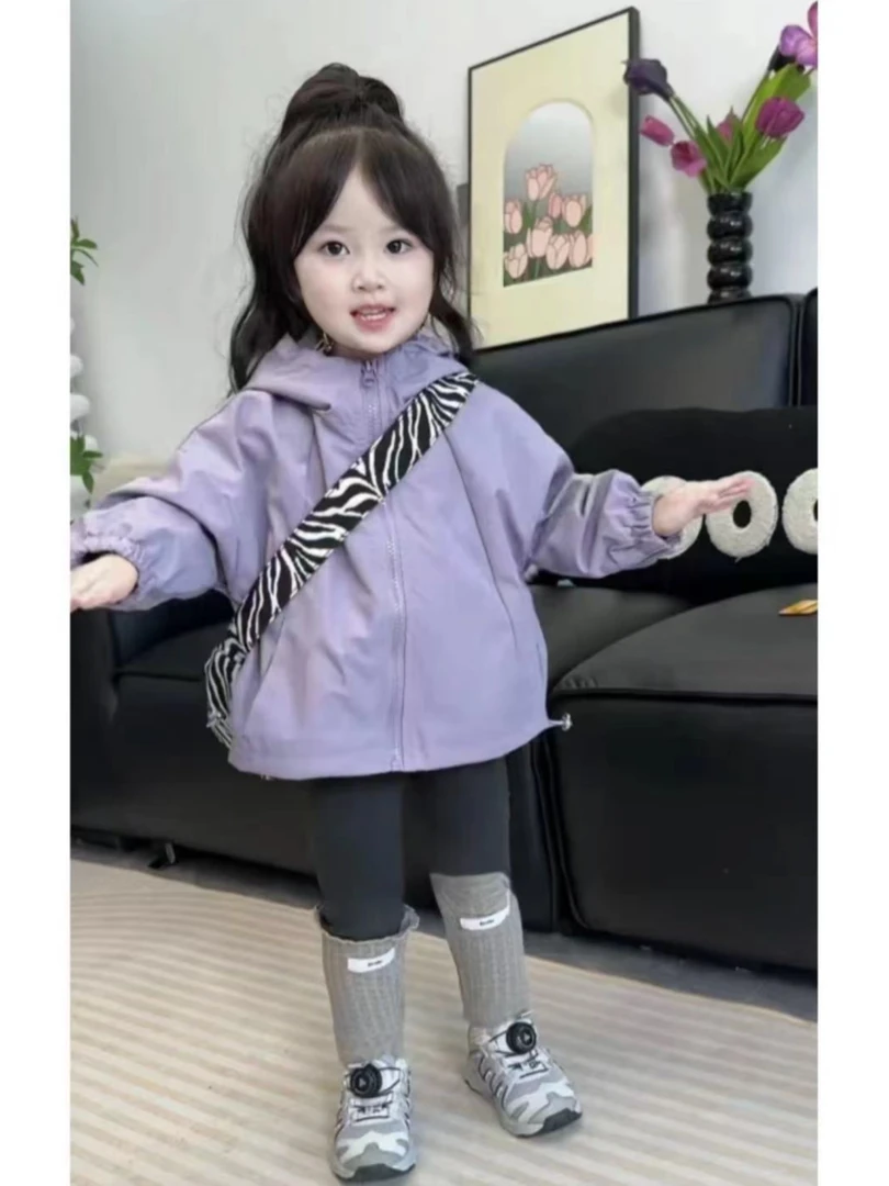 女童韩版春秋洋气风衣外套2025秋款新款儿童休闲连帽冲锋衣套装潮