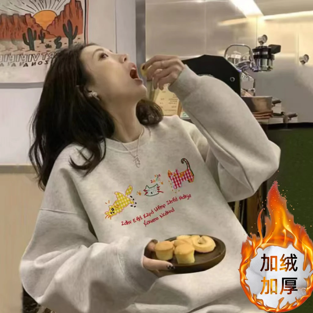 加绒加厚宝宝绒情侣款青春设计感情侣INS圆领卫衣- 布偶小猫