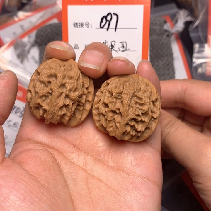核桃核雕精品苹果园097