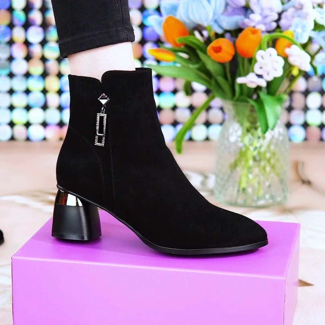 短靴女粗跟2025新款软皮尖头绒面皮鞋中跟磨砂皮秋冬季尖头短靴女