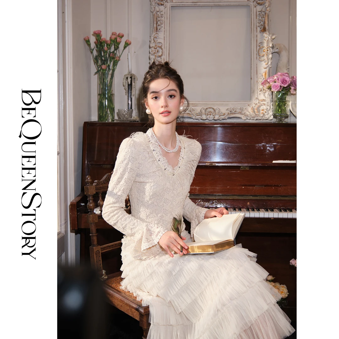 BeQueenStory【半熟花蕾】浪漫优雅绣花拼接鸵鸟毛V领喇叭袖上衣