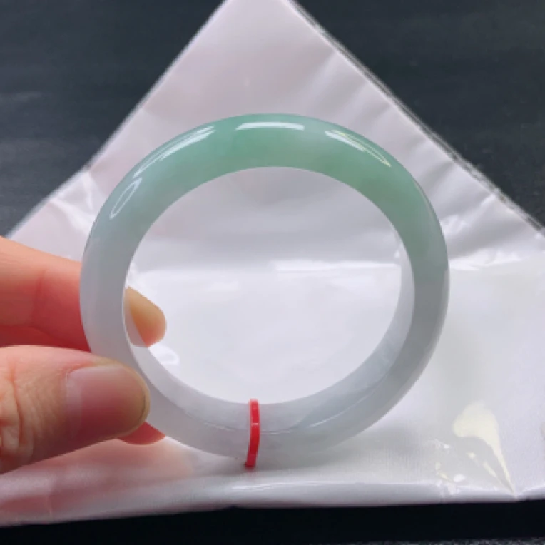 52➕圈冰种带绿翡翠宽边手镯缅甸天然a货正品