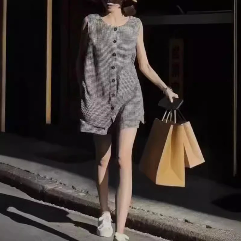 2025夏季新款格子马甲短裤套装小个子宽松洋气女显瘦时尚无袖减龄