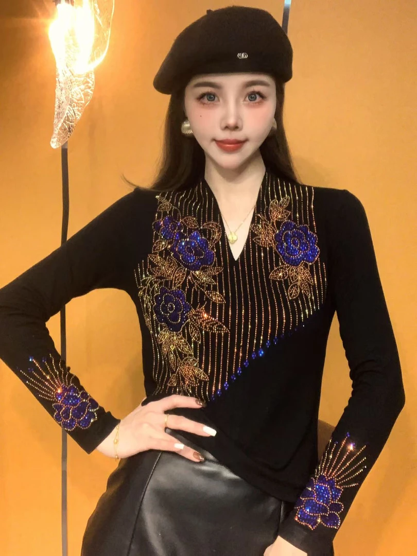 新款V领时尚烫钻长袖打底衫秋冬加厚磨毛显瘦百搭