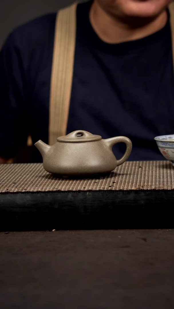【闪购商品】紫砂茶壶青段230cc 石瓢 010
