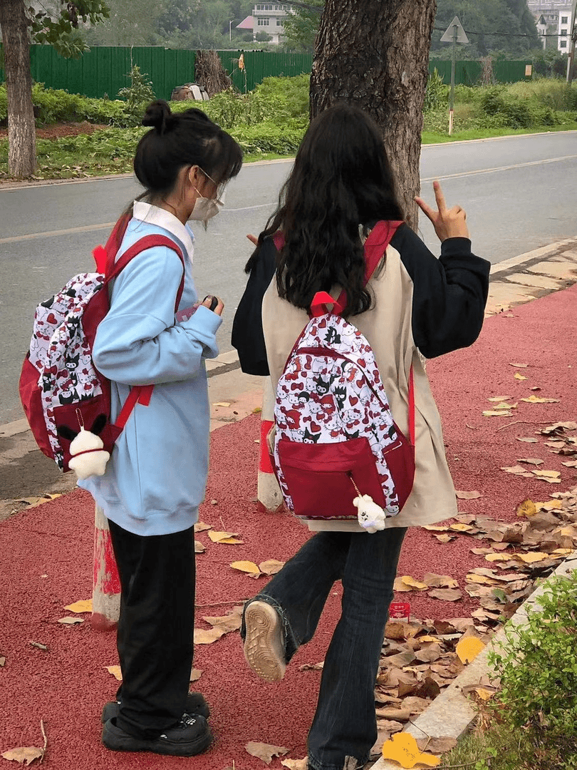 新款可爱双肩包小众联名学生印花涂鸦背包初高中书包kitty猫书包