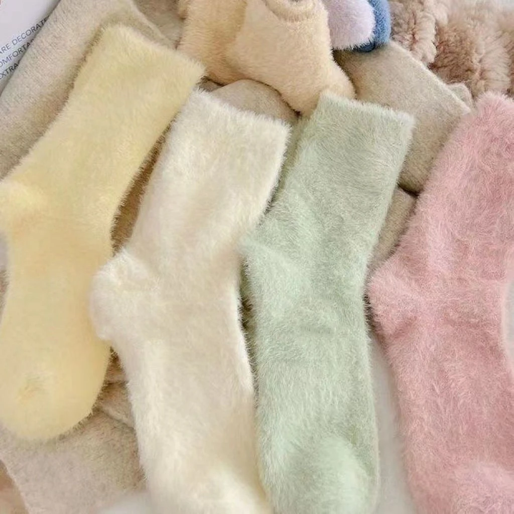 马卡龙色系水貂绒袜子女秋冬少女居家中筒袜加绒加厚毛绒袜子可爱