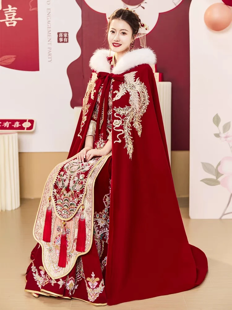 2024新款中式新娘秀禾服披风结婚披肩外搭冬季加厚汉服大毛领斗篷