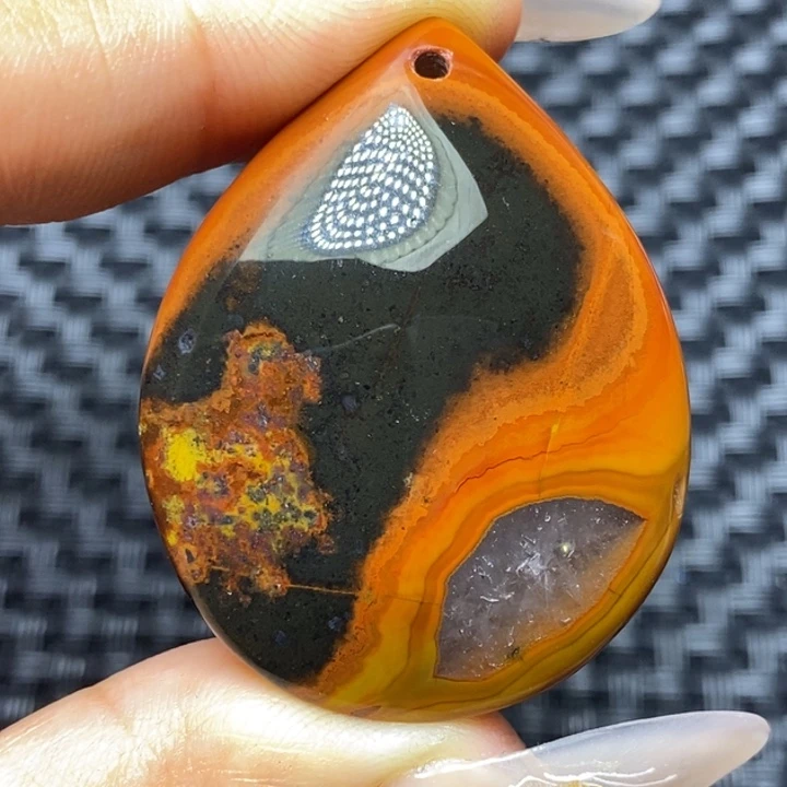 玛瑙/玉髓颈饰未镶嵌文**画