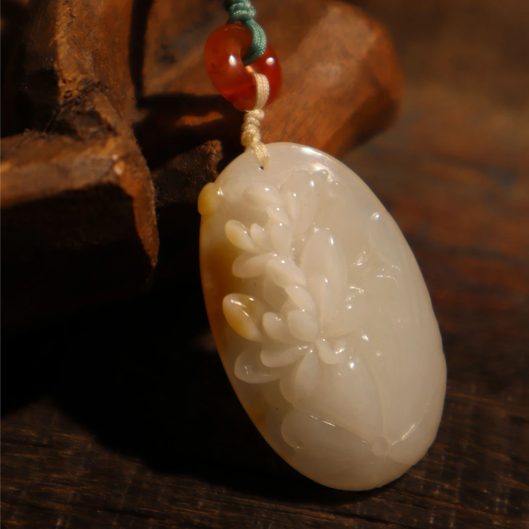 陌上诗【向阳而生】和田玉新疆白玉荷花吊坠苏工精雕项链