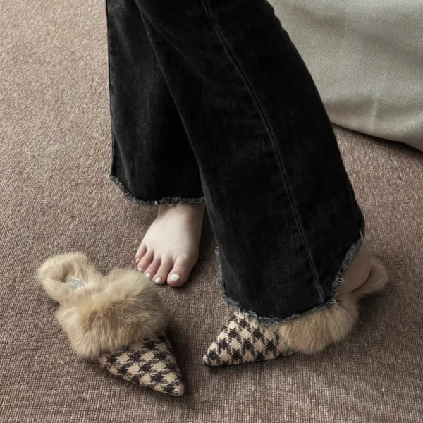 时尚包头半拖鞋女2025秋冬新款千鸟格外穿舒适平底防滑尖头毛毛拖