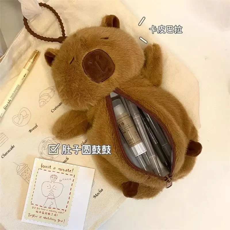 可爱卡通卡皮巴拉毛绒笔袋小水豚玩偶学生桌面收纳笔袋生日礼物K