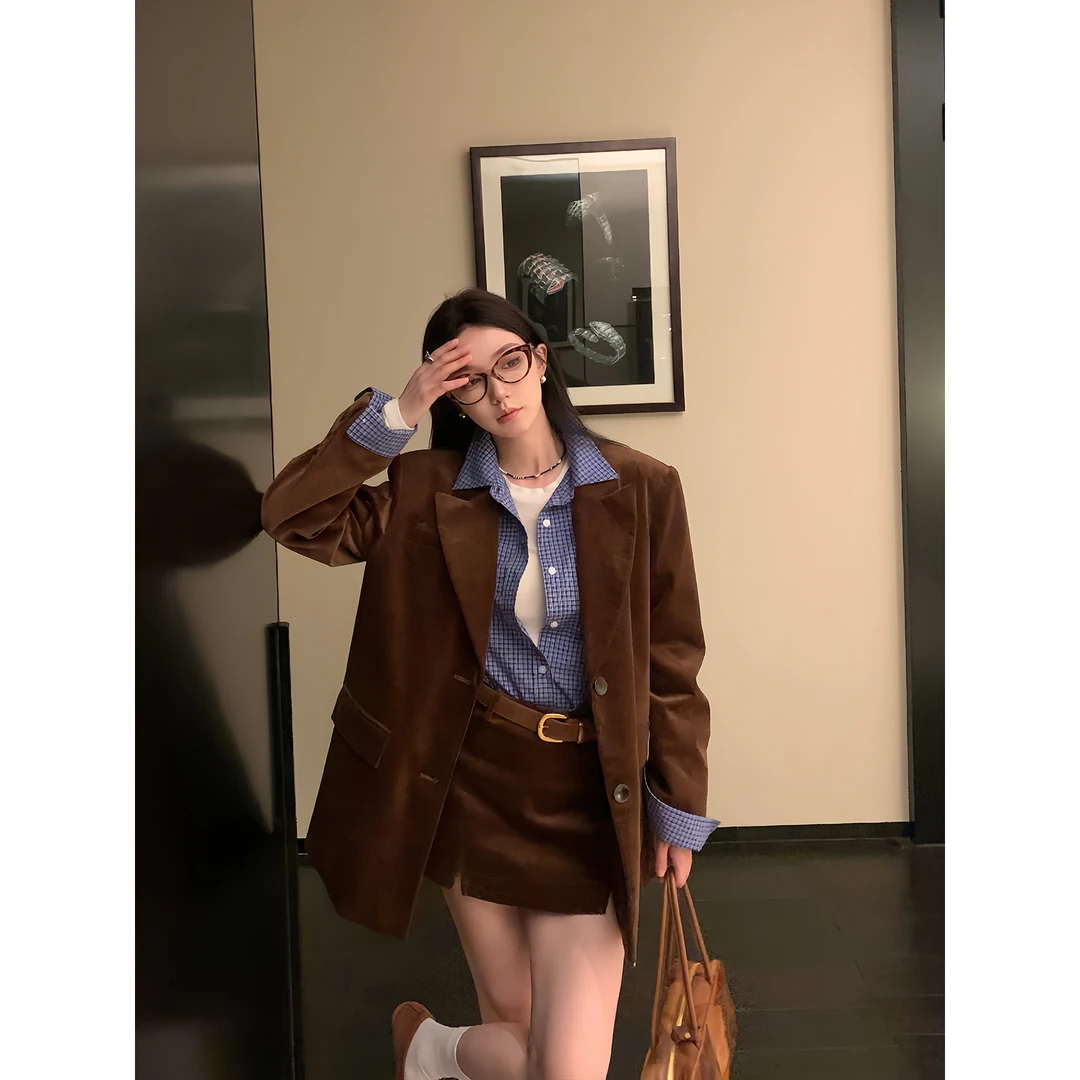 区区欧阳 灯芯绒西装外套女秋季新款高级感复古棕色西服半裙套装