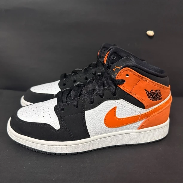 二手/38码Nike aj1 白橙扣碎 中帮复古板鞋 休闲鞋 假一赔四