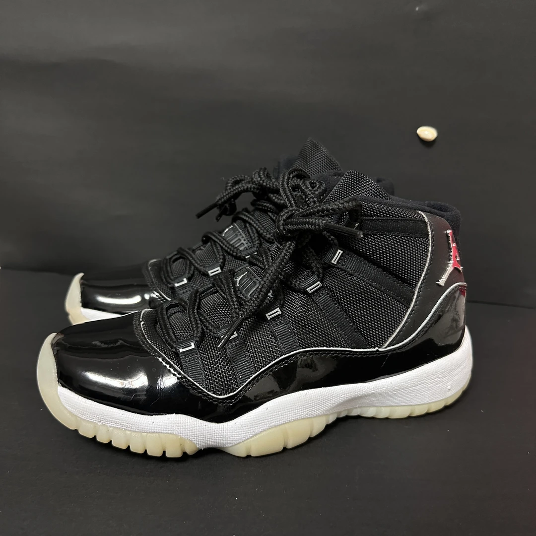二手/39码Nike aj11 黑银大魔王 高邦复古篮球鞋公价1579假一赔四