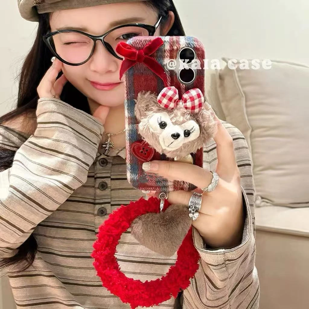 ins格纹毛绒达菲适用iPhone11手机壳苹果14/13/12/15女xsmax/xr/x