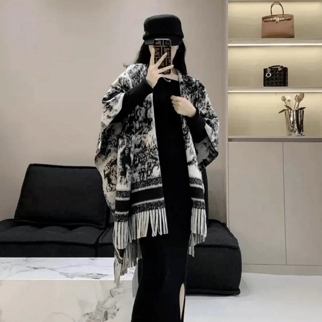 法式秋冬感斗篷披肩女2024新款复古外搭保暖流苏外套格子条纹