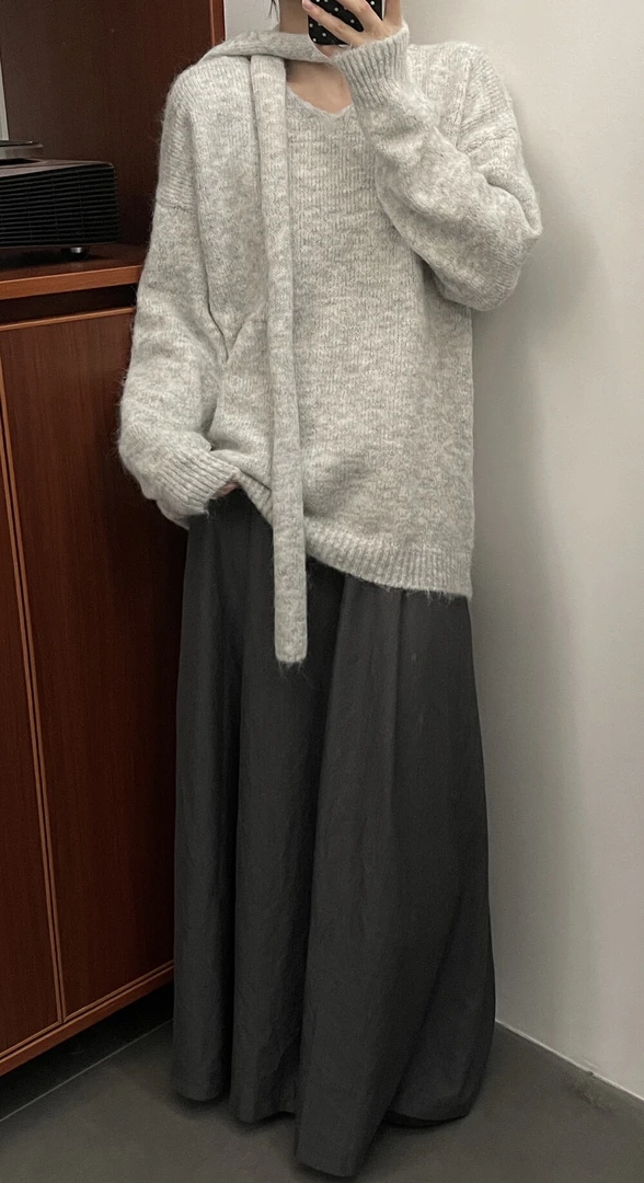 荔枝身上同款灰色套头毛衣带围脖