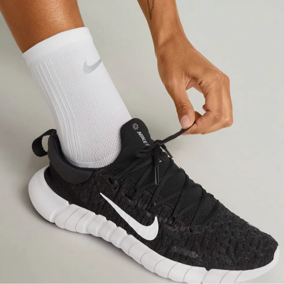 Nike耐克Free Run 5.0女子赤足轻便舒适耐磨减震跑步鞋CZ1891-001