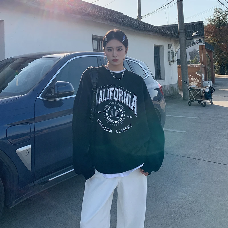 SIXI四喜家秋冬 通勤好穿 美式复古字母印花圆领卫衣女加绒外套