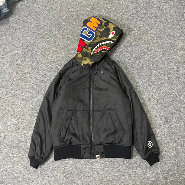 Bape 黑迷彩鲨鱼 棉衣