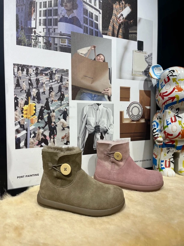 拜可2024新款4公分厚底木扣雪地靴