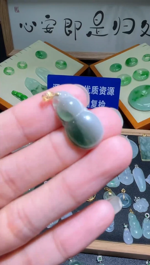 【闪购商品】翡翠颈饰18K金镶嵌吊坠