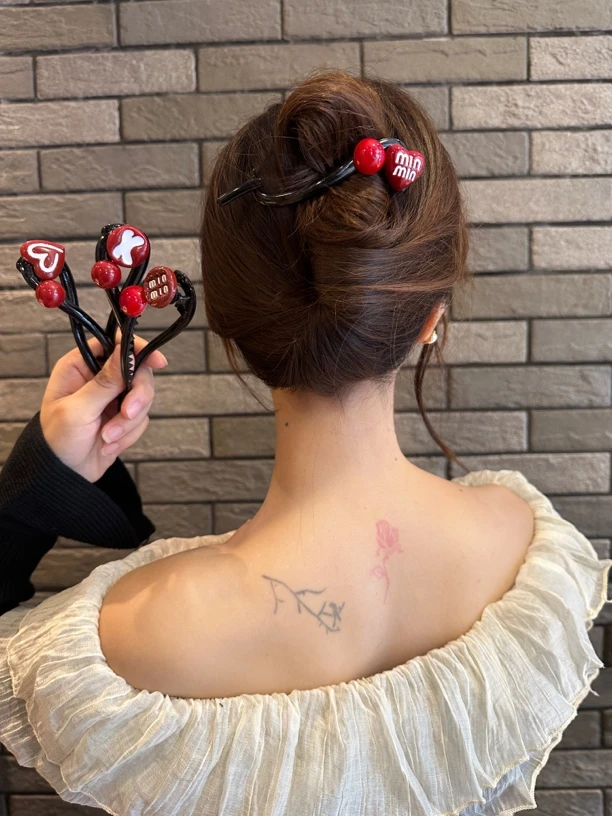 安可拉红爱心扭扭夹后脑勺盘发抓夹女2024新款高级感秋冬发夹发饰