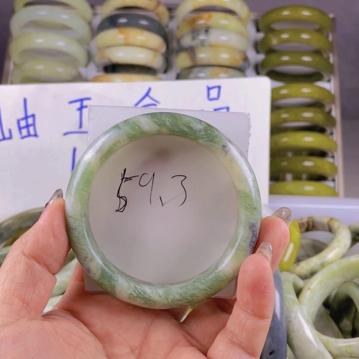 岫玉手镯未镶嵌岫玉手镯