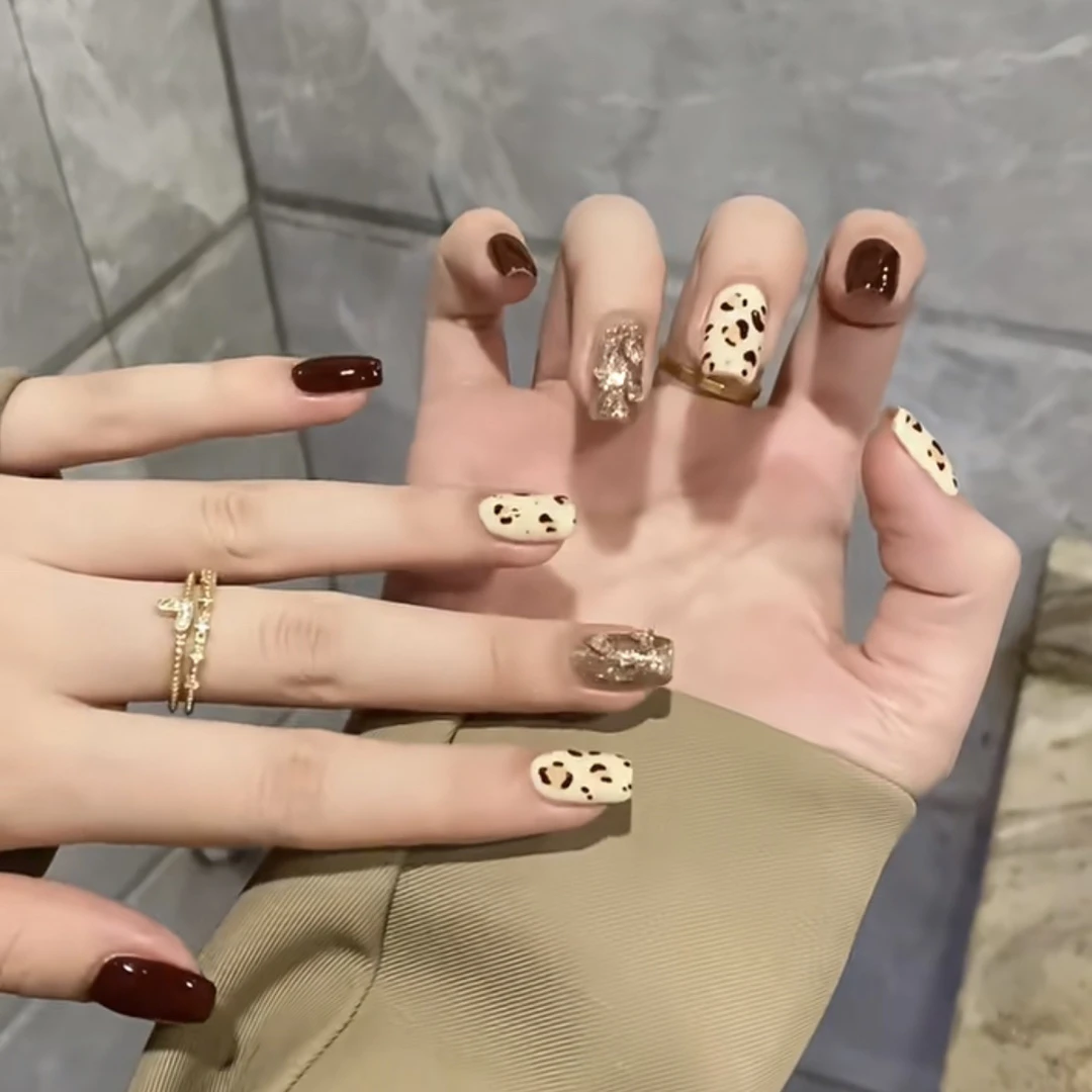 【M76】秋冬必备辣妹豹纹酒红AB双色穿戴美甲