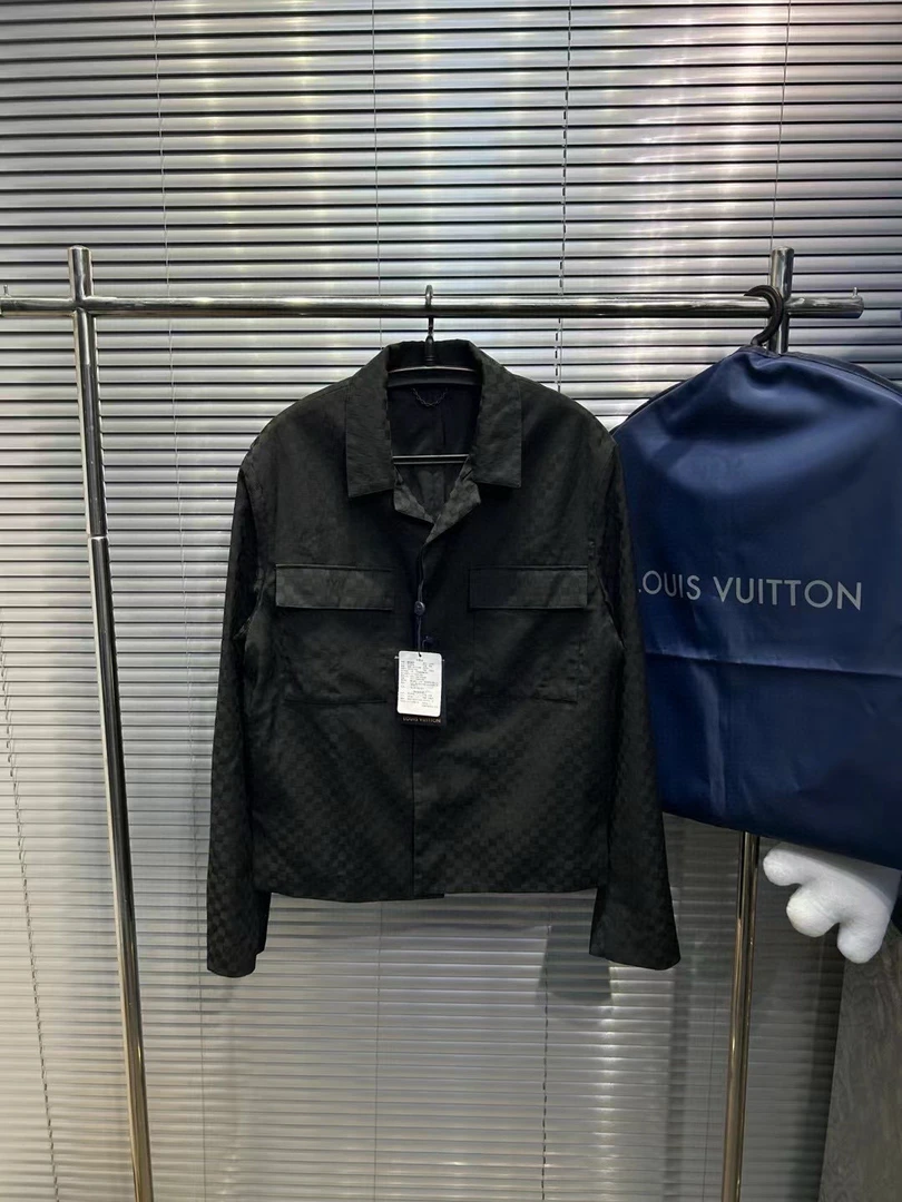 LouisVuitton24帆船系列黑色棋盘格满印单排扣衬衫外套48尺码全新