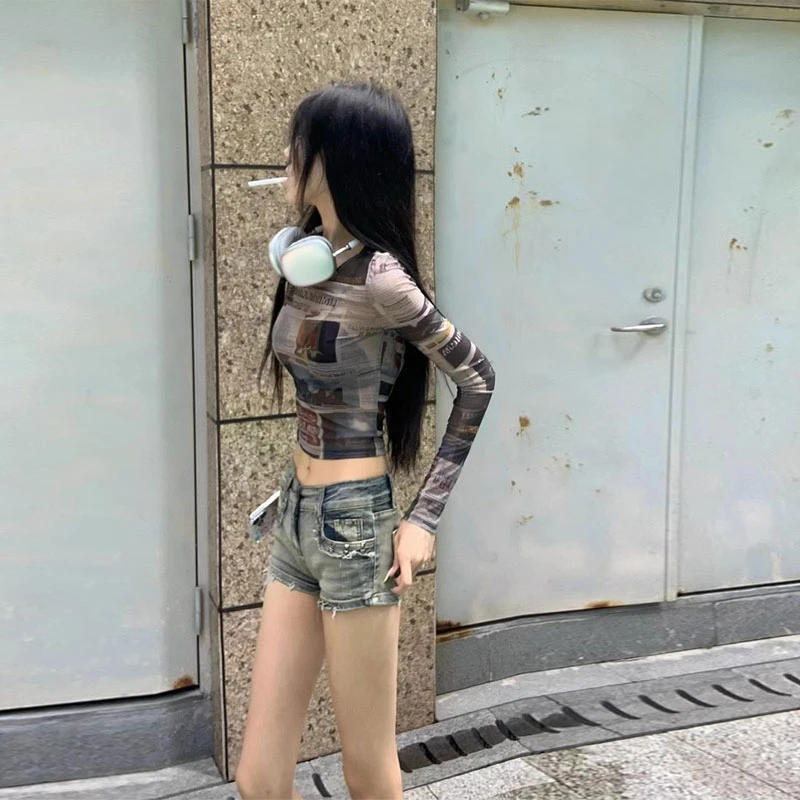 设计感画报印花上衣女露脐网纱圆领轻薄修身打底衫显瘦短款长袖