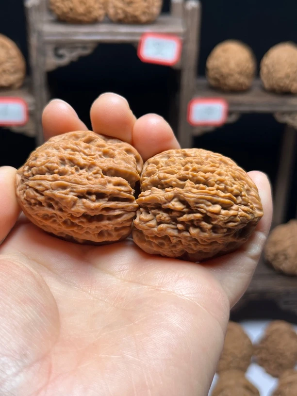 窝底龟背南疆石狮子头nj83文玩核桃微色差红皮南将十字南疆石核桃