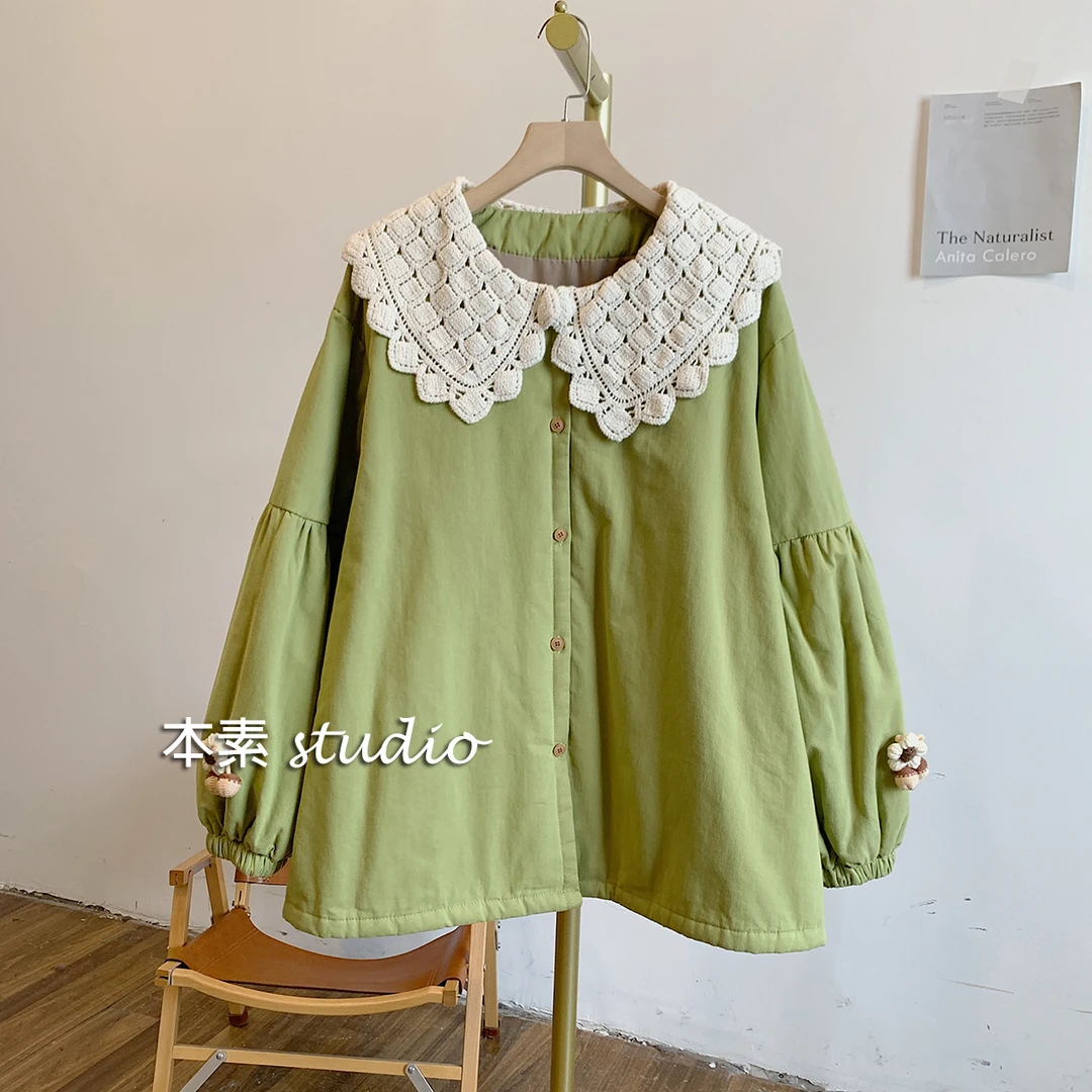 牛油果C2401夹棉钩花娃娃领宽松棉衣