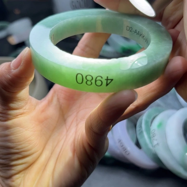 定制翡翠手镯未镶嵌